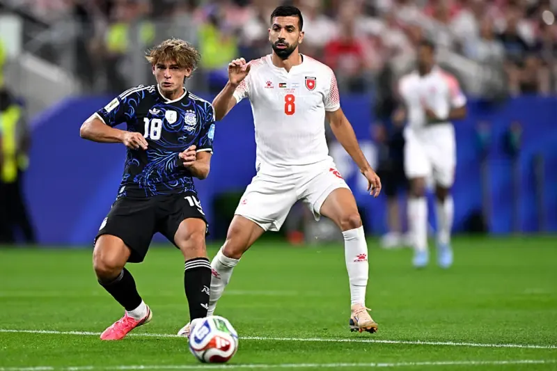 Nico Paz on the ball for Argentina