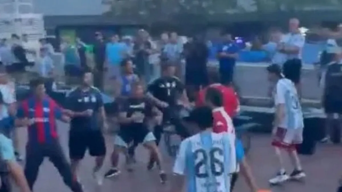 Police rescue Argentina fan from huge crowd in Piccadilly Circus - London Evening Standard
