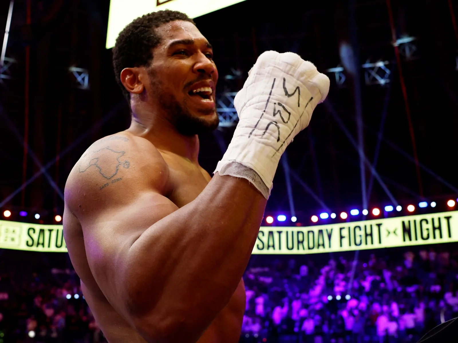 Joshua emerges from Prenga fight with urgent questions while Fury is uninspiring
