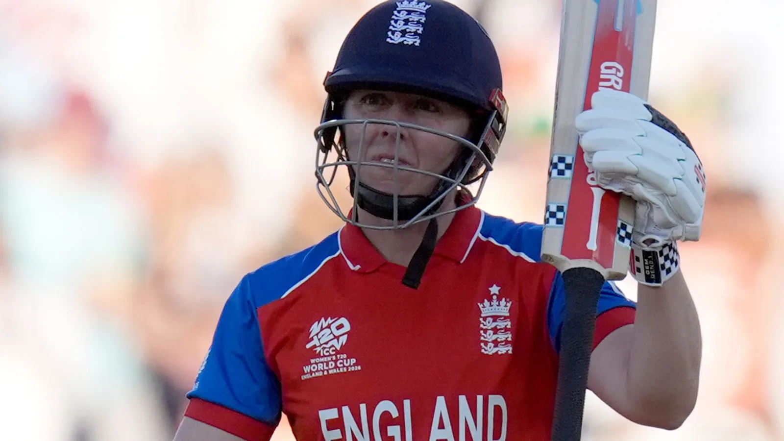 Former England captain Heather Knight to retire from international cricket