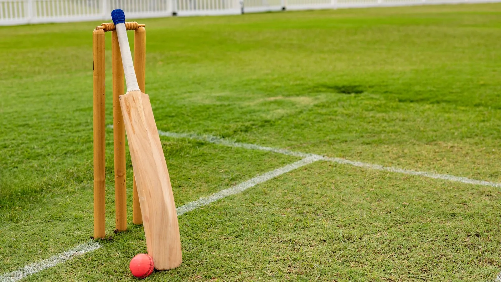‘It’s not cricket’: cheating row as ‘Clicky Ponting’ appears to dupe umpire