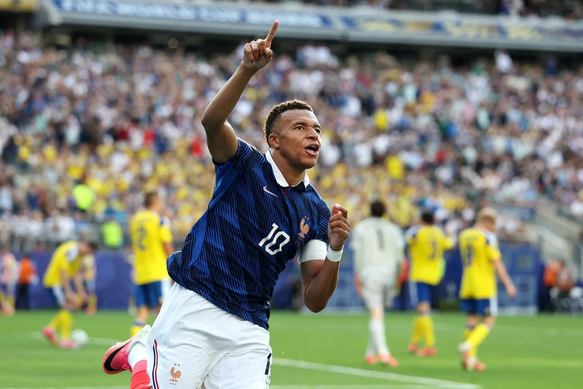 Kylian Mbappé at the double as France swat aside Sweden in World Cup masterclass