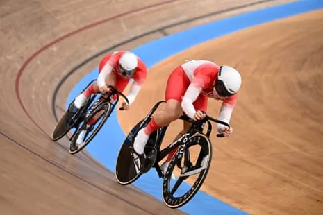 Katy Marchant and Sophie Capewell square off on the track.