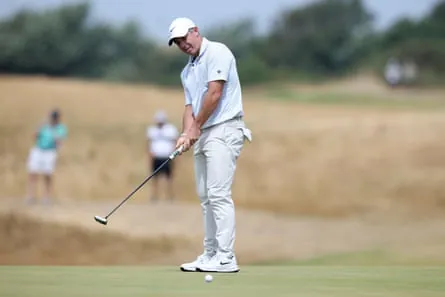 Rory McIlroy putts on the 9th