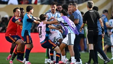 Ugly scenes as Argentina lose World Cup final – video