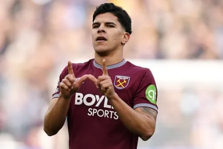 Mateus Fernandes in action for West Ham.