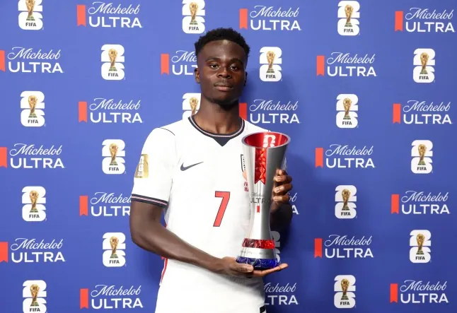 MIAMI GARDENS, FLORIDA - JULY 18: Bukayo Saka #7 of England poses for a photograph with the Michelob Ultra Superior Player of the Match award after the FIFA World Cup 2026 Bronze Final between France and England at Miami Stadium on July 18, 2026 in Miami Gardens, Florida. (Photo by Leonardo Fernandez - FIFA/FIFA via Getty Images)